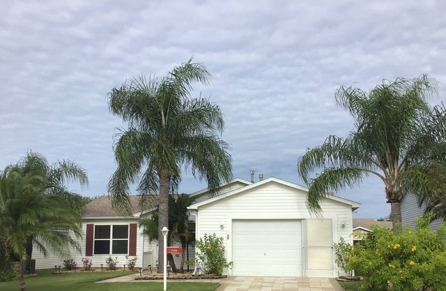 Encantadora casa para mascotas 3/2 completa con carrito de golf, barbacoa y WiFi gratis.