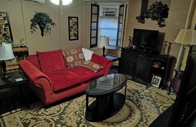 Charming St Anne's Hill apartment in vibrant Dayton