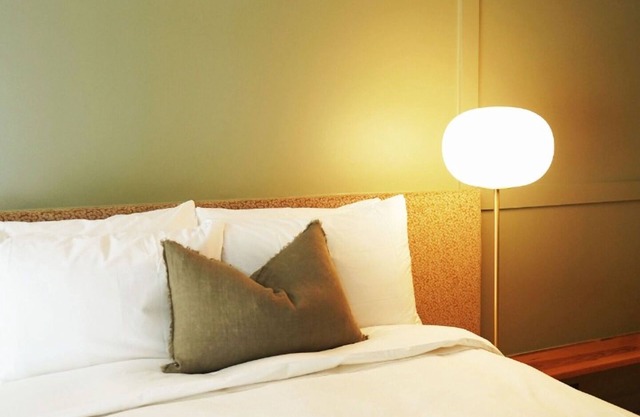 Charming Standard King, The Albert Hotel, Steps from Fredericksburg’s Magic