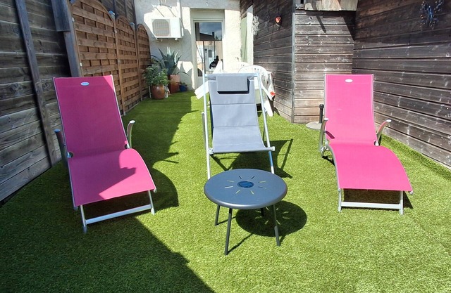 Encantadora casa de piedra con billar y vistas al campo – Montrem (Dordoña)