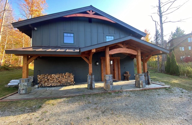 Charming Stratton ski house/ chalet - mountain view & quick walk to slopes