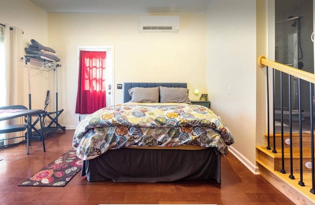 Charming studio with WiFi and AC near Asheville airport