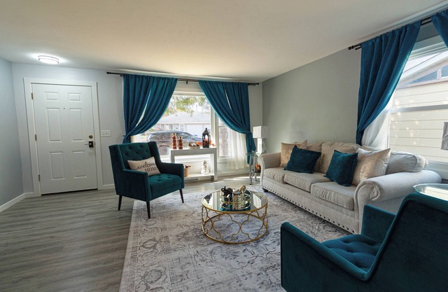 Charming townhome in Appleton with WiFi, 28 minutes away from Lambeau Field!