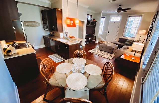 Charming Townhome in premiere neighborhood 5 miles from Augusta National