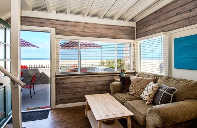 Encantadora casa de campo tradicional de Newport Beach, más una unidad trasera privada de un dormitorio