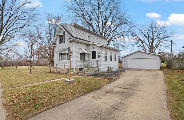 Charming Two Bed Home Located in Green Bay