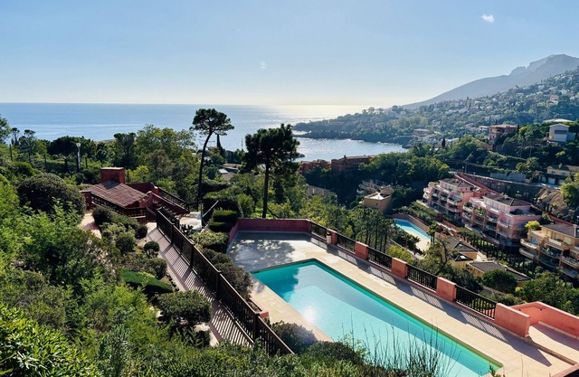 Charming two-room apartment with a breathtaking view of the sea