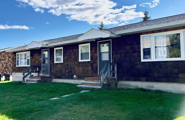 Charming two-bedroom, one-bathroom condo, two short blocks from the beach!