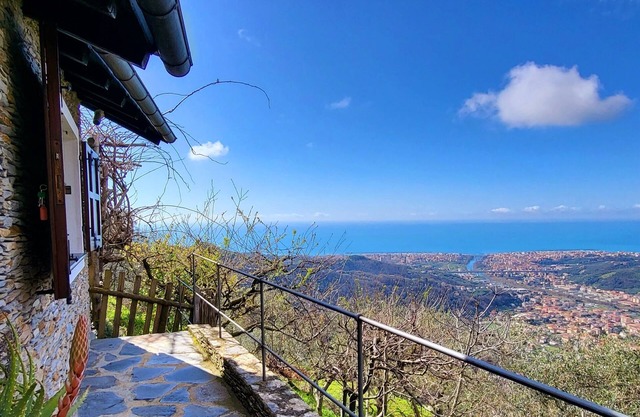 Encantadora villa de piedra con fabulosas vistas al mar y máxima privacidad.