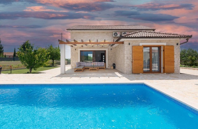 Charming Villa Lucille near National park Krka