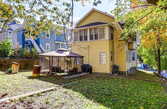 Charming Waterbury Gem w/ Smart TVs Near Skiing!