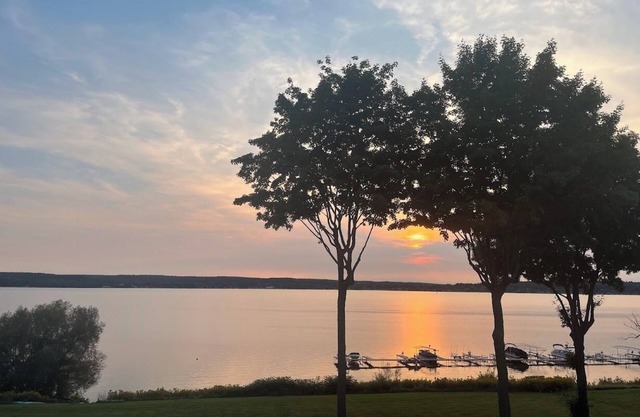 Charming waterfront 3-bedroom condo with pool!