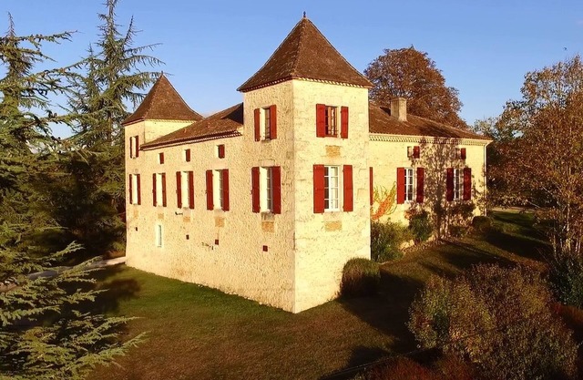 Castillo de lujo con capacidad para 21, piscina climatizada, tenis con iluminación, wifi, barbacoa, piano