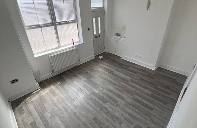 Cheap Grantham Town Centre Terrace House