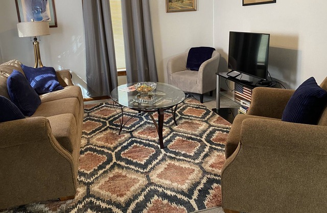 Cheerful 1 bedroom recently updated and conveniently located.