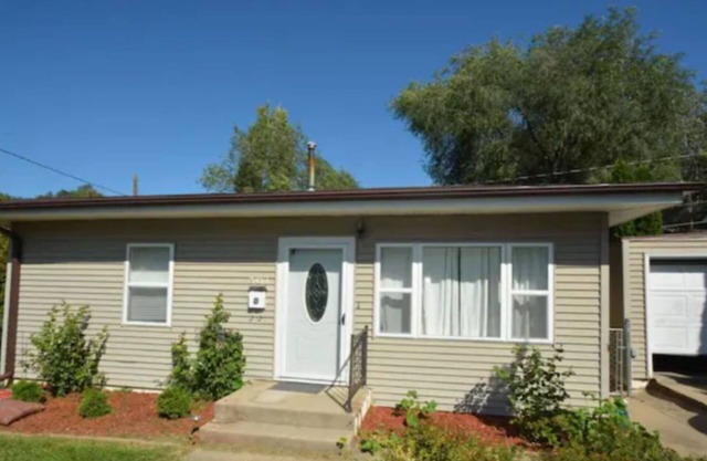 Cheerful 2-bedroom Quite Cottage near Hospitals!