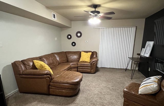 Cheerful 2-bedroom townhouse close to everything