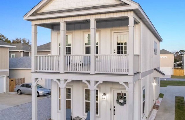 Cheerful 3BR close to downtown + double balcony