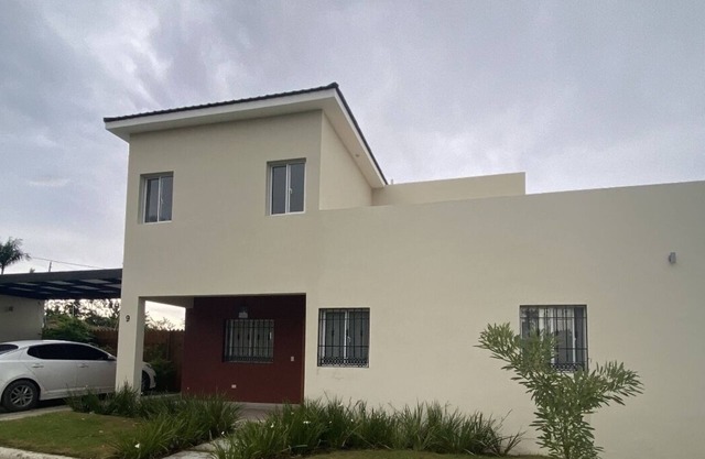 Cheerful 4 bedroom villa with a pool. 10 minutes away from the boulevard