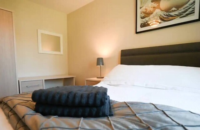 Cheerful - 5 bedroom house with parking