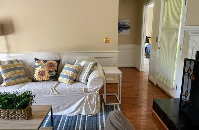 Cheerful & Spacious 3 Bedroom Home