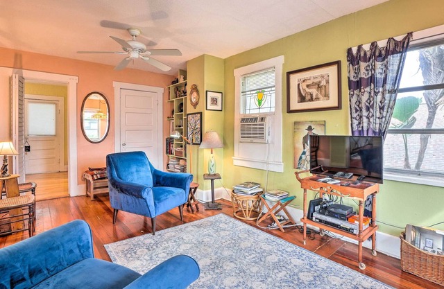 Cheery St. Petersburg Escape < 3 Mi to Dtwn!