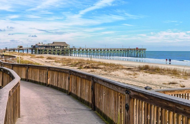 Resort frente a la playa a poca distancia de la laguna de Daytona y el paseo marítimo