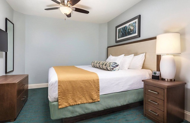 Frente a la playa a poca distancia de Daytona Lagoon y el paseo marítimo