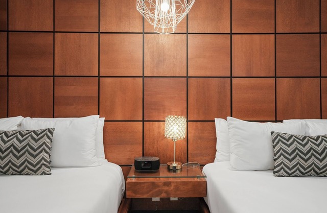 Chesterfield Hotel & Suites