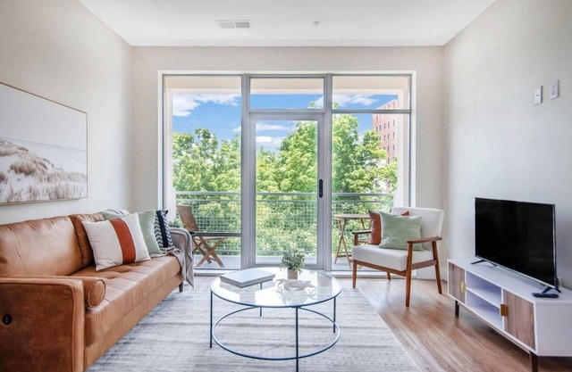 Chic 1 bed Apt + Rooftop & Gym - Downtown Stamford