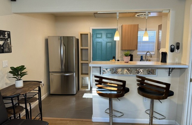 Chic 1BR/1BA with Outdoor Oasis - Central Location Close to Beach, USD, SeaWorld