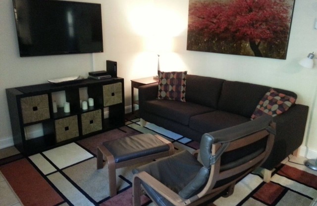 Chic 2-bedroom apartment with WiFi, AC in vibrant Miami