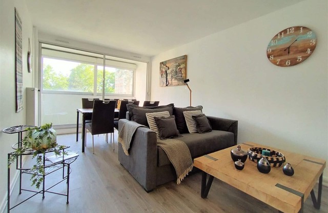 Chic and comfortable apart near Paris