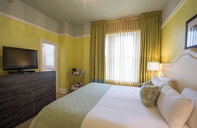 Chic Boutique Hotel with Pop-Up Cinema, On-site Bar and Mini-Golf!