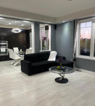 Chic Modern Home for 10