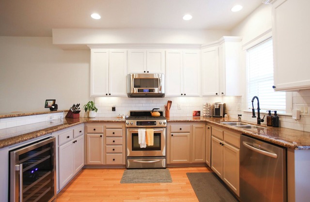 Chic Modern-Style 3 story Townhome in prime location