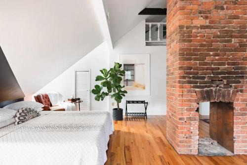 Chic Spot near the Lower French Quarter