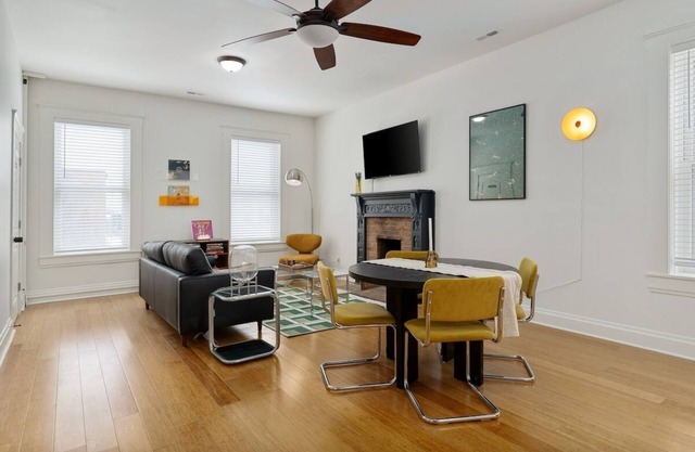 Chic Stay 3-BR Fully Renovated Home next to DWTN