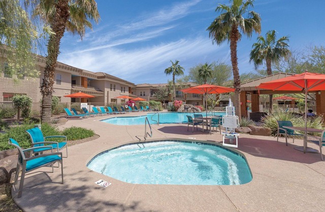 Chic Studio Hotel/ 1 Bath w/ Pool&HotTub,Gym & Fire Pit in vibrant Scottsdale