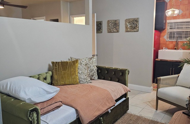 Chic studio with WiFi and AC in superb Cutler Bay