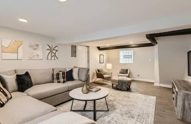 Chicago urban house - 4 Bedroom 2.5 bath