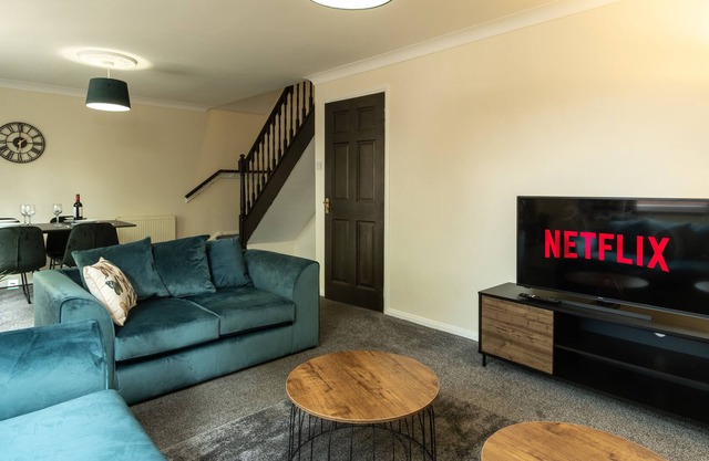 Church Lane - Spacious home with parking in Coventry