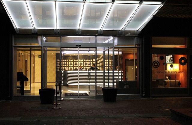 Circa On The Square Hotel