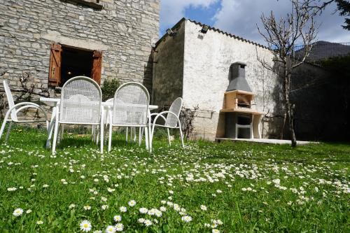 Cirjuana, casa en el centro con agradable jardín y barbacoa BY PIRINEOS 360