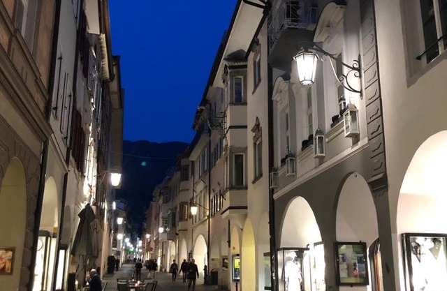 City Apartments Portico