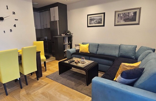 City Center Elegant 1BR Apartment w / Pool