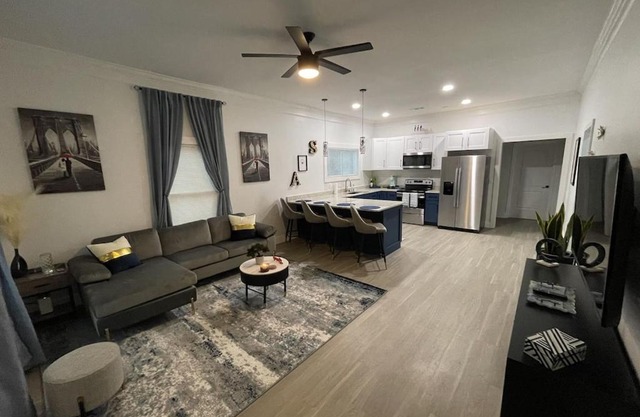 City Serenity-2BR Home away from Home. 6 Min from ATL Airport