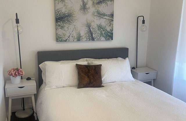 City to Sea-A 10 min tram ride to the city and Beach