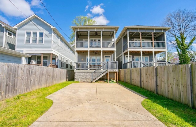 City Views | Walk to Dining & Nissan Stadium