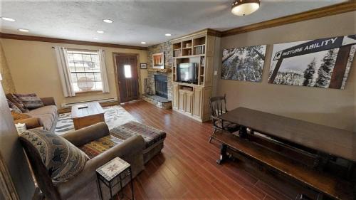 Claim Jumper Townhouse 02 - On the River - Across from the Fishing Ponds - WiFi - Cable - Near Ski Area - Wood Burning Fireplace